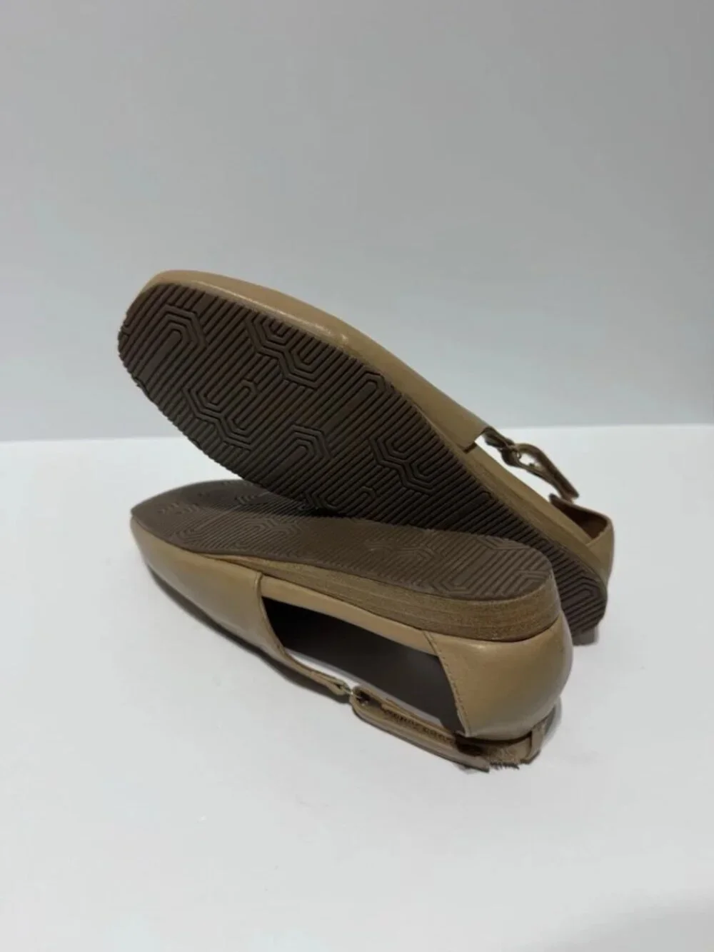 Softwalk Womens Venice Flats Beige Size 7W